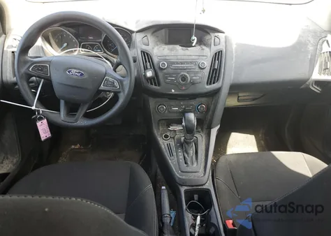 2018 Ford Focus S z USA, uszkodzony, nr VIN 1FADP3E20JL210967